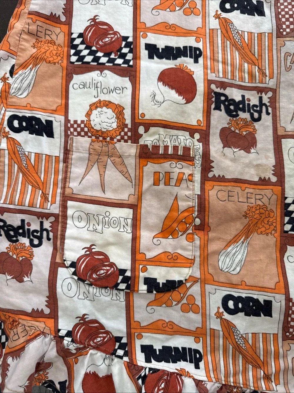VTG apron tie in back vegetable theme so cute! Smock style